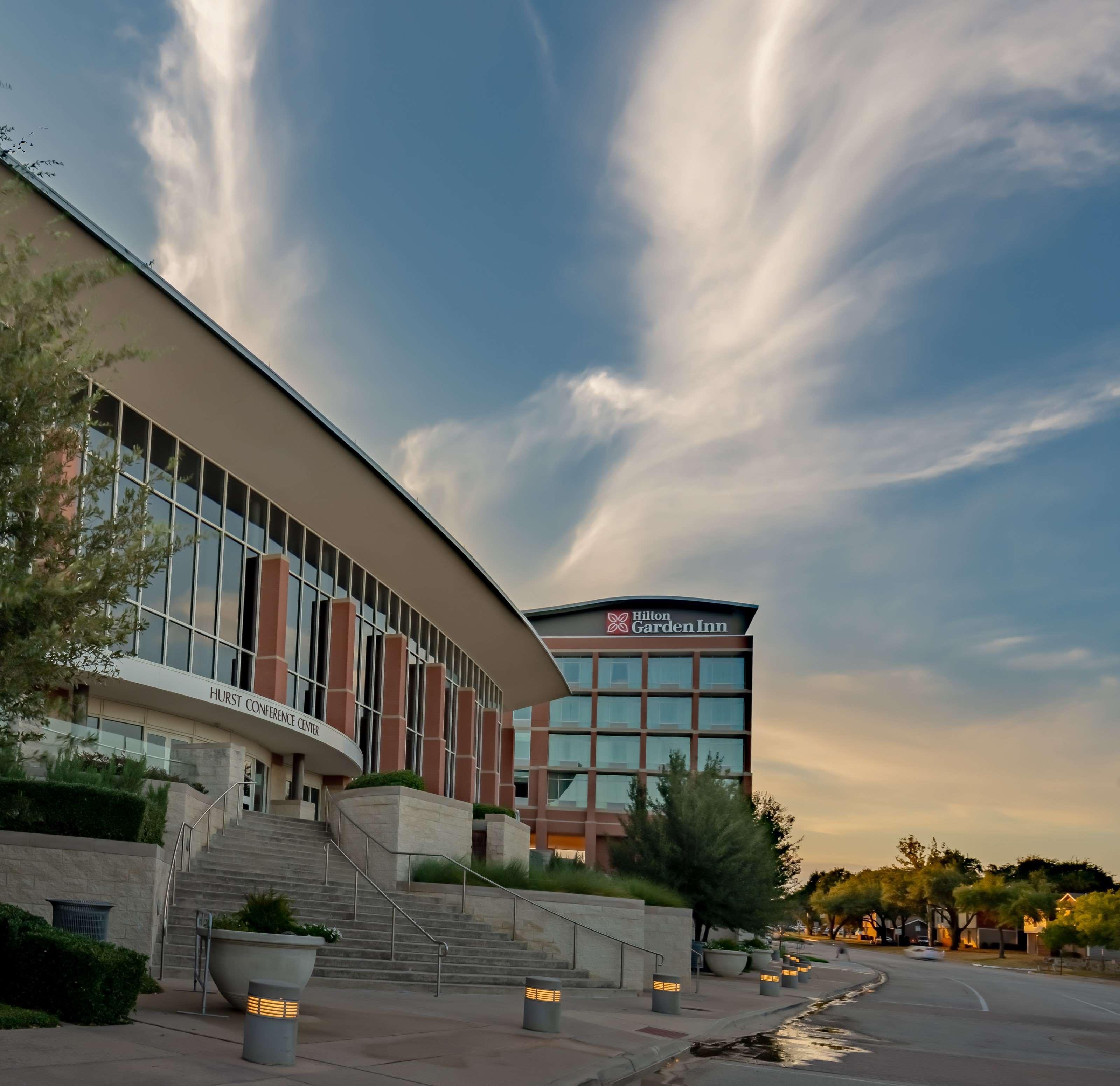 Hilton Garden Inn Dallas At Hurst Conference Center Exterior foto